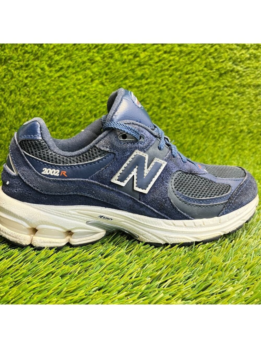 New Balance 2002R Boys Size 5Y Navy Blue White Athletic Running Shoes Sneakers